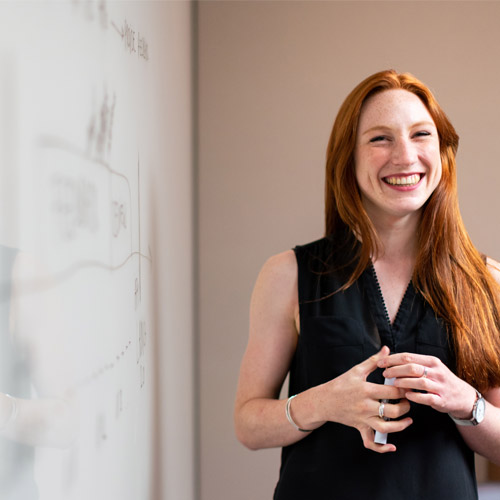 Eine Person hät einen Vortrag